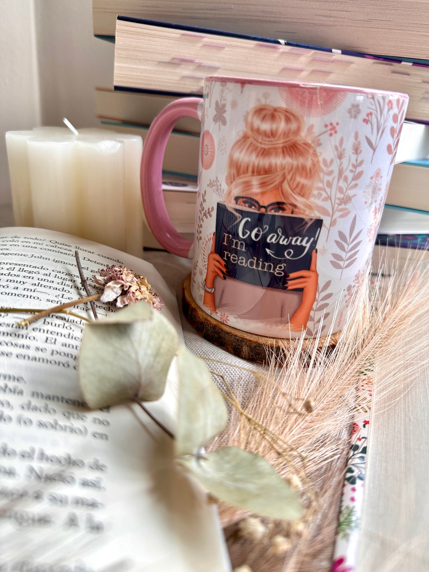 Taza - Go away! I'm reading 📚