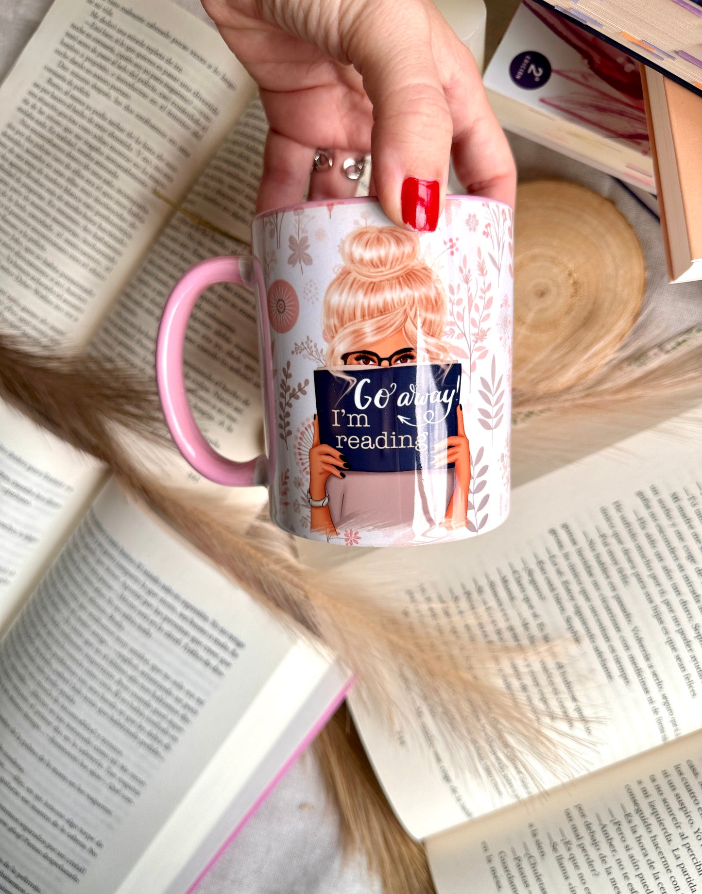 Taza - Go away! I'm reading 📚