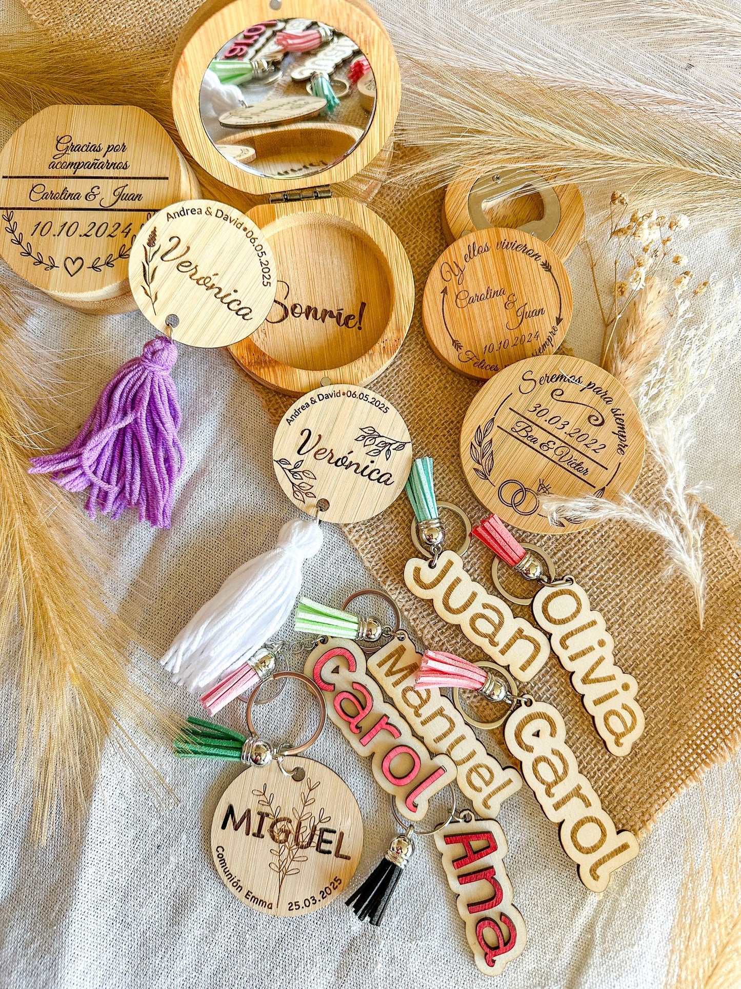 Marcasitios de madera con borla