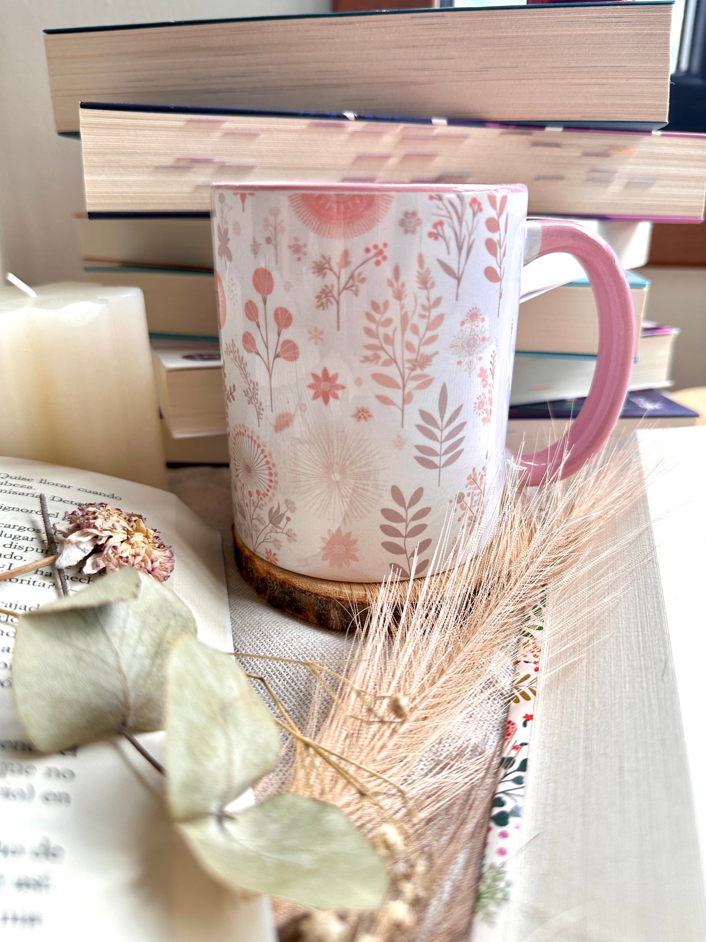 Taza - Go away! I'm reading 📚