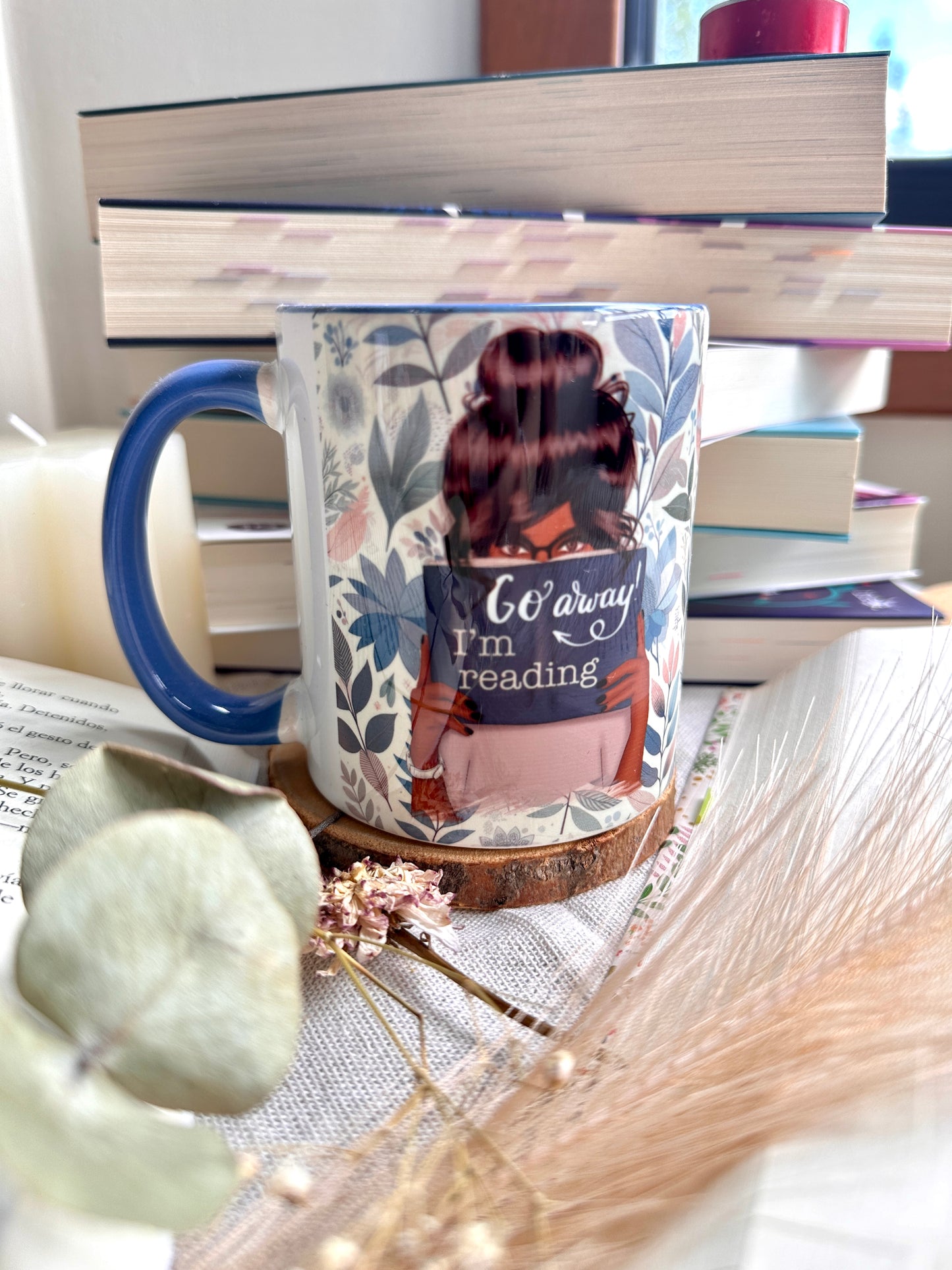 Taza - Go away! I'm reading 📚