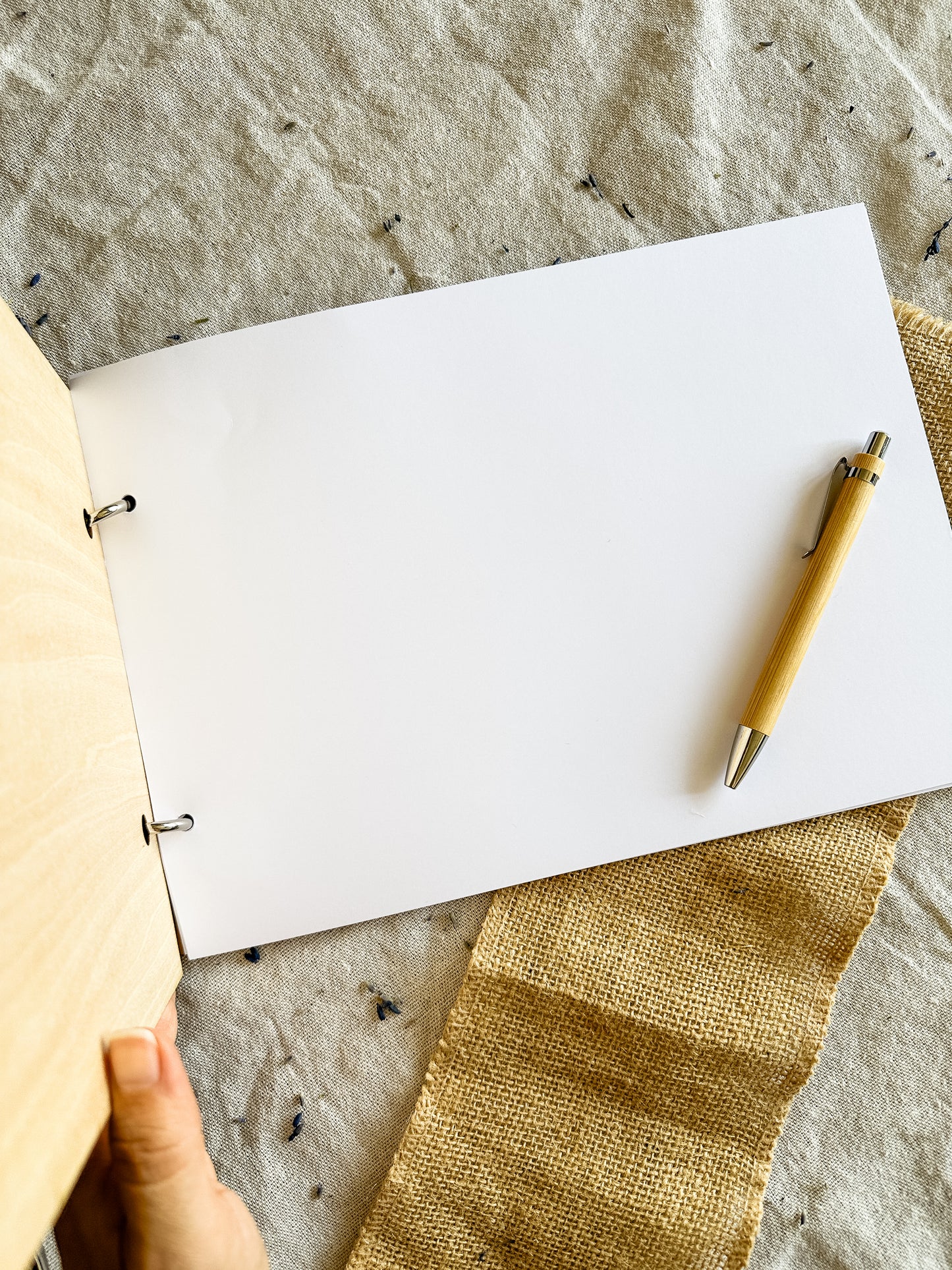 Libro de firmas de madera