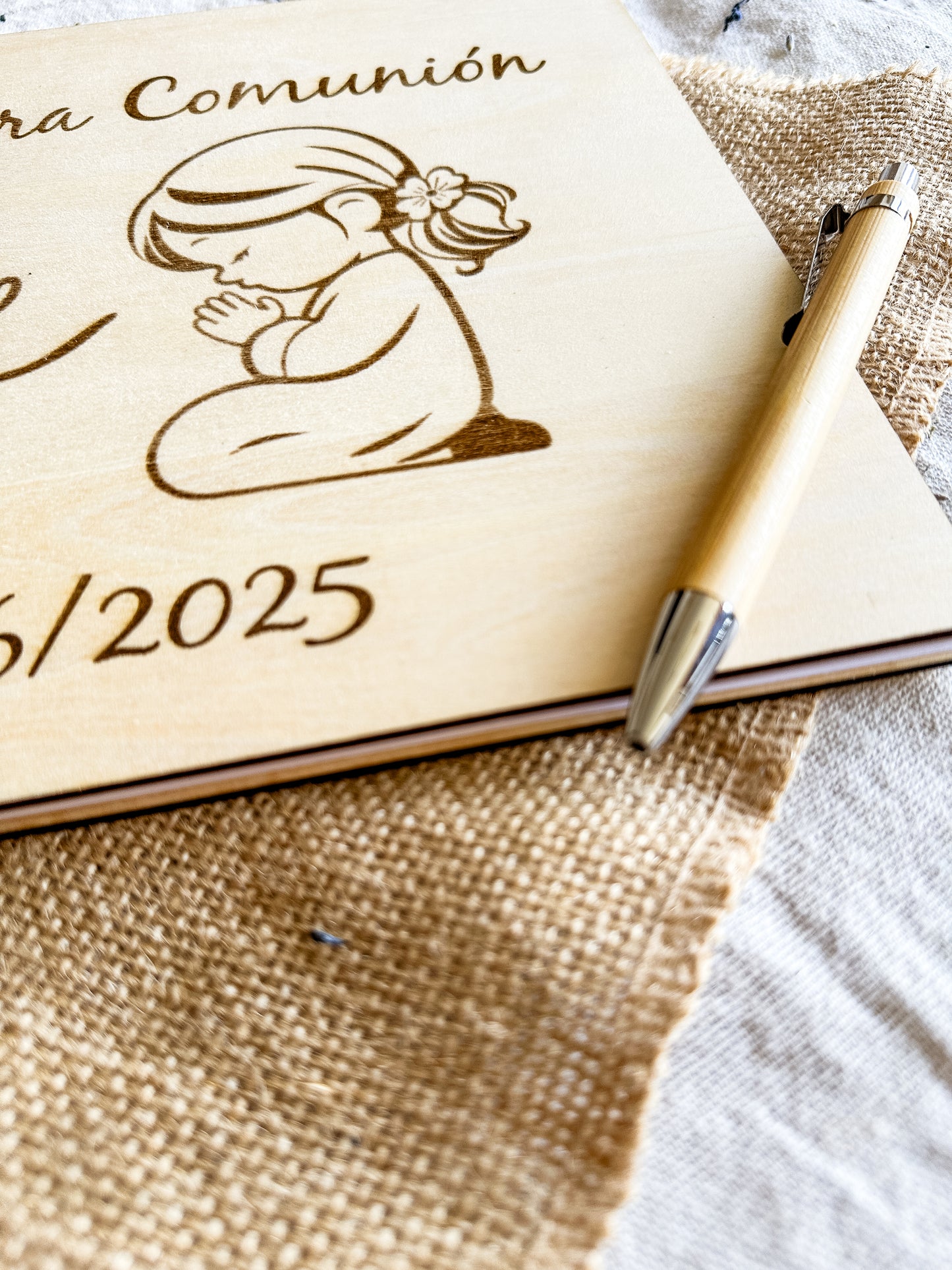 Libro de firmas de madera