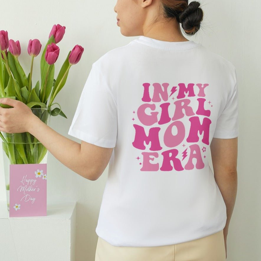 Camiseta Mujer - Girl Mom Era - Wabi - Sabi Designs